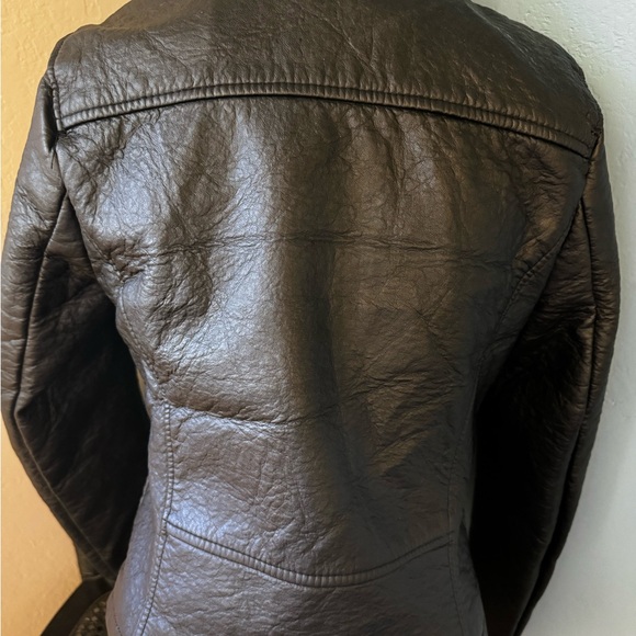 Sexy leather moto jacket with zippers.🖤 - Picture 3 of 10